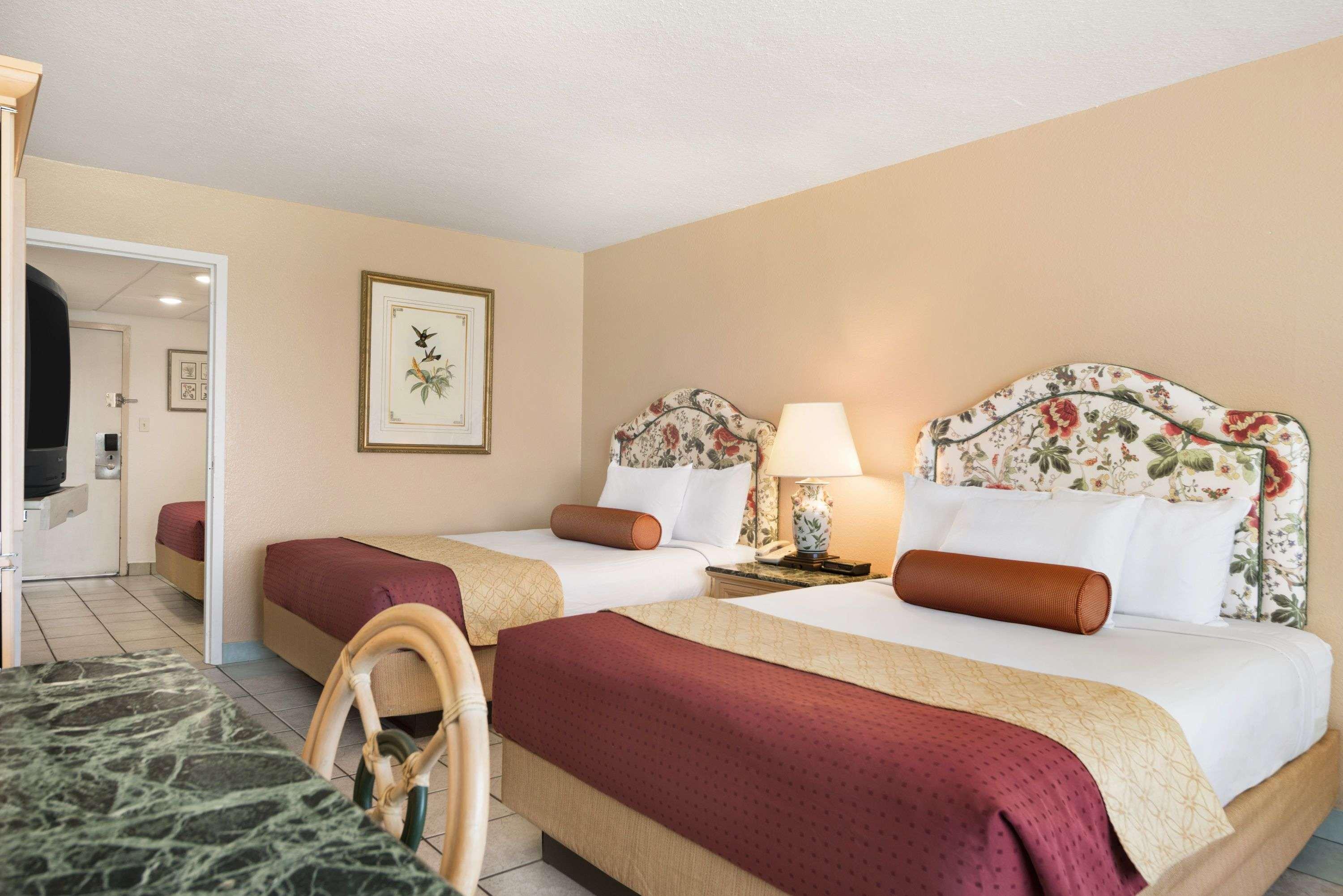 Days Inn By Wyndham Panama City Beach/Ocean Front Ngoại thất bức ảnh